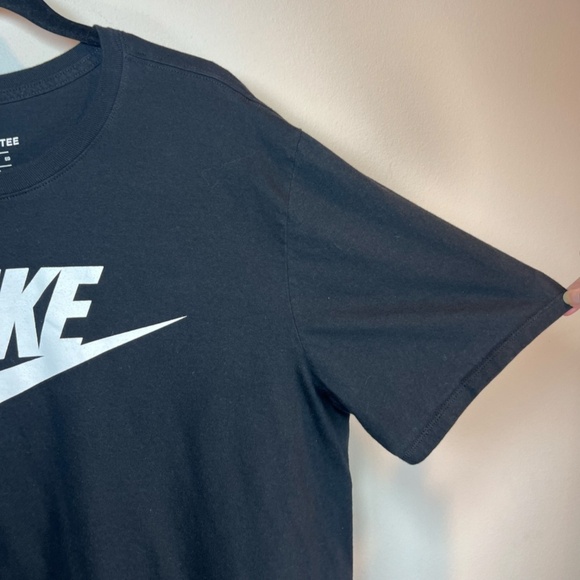 Nike Athletic Fit Graphic The Nike T-Shirt Black Short Sleeve Swoosh Men's Sz XL - Picture 3 of 8